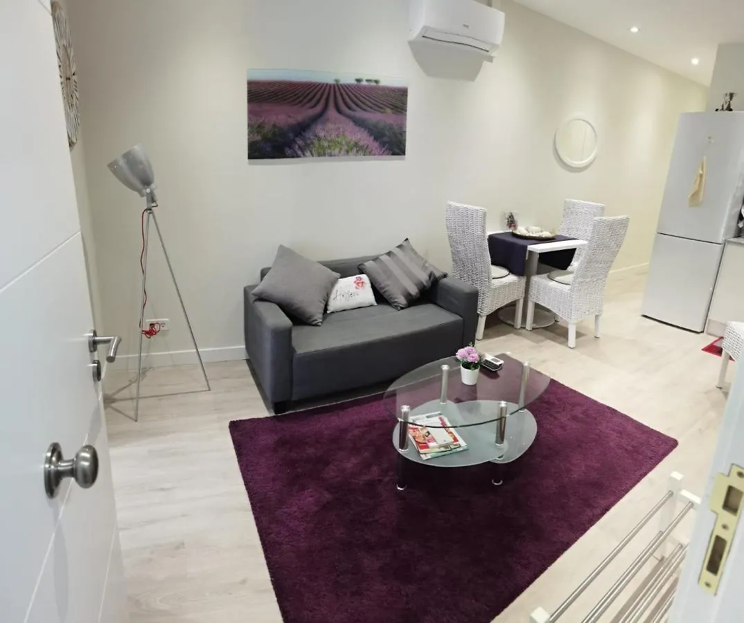 Barcelona, Apartamento De 2 Habitaciones. L'Hospitalet de Llobregat 0*,  Spagna