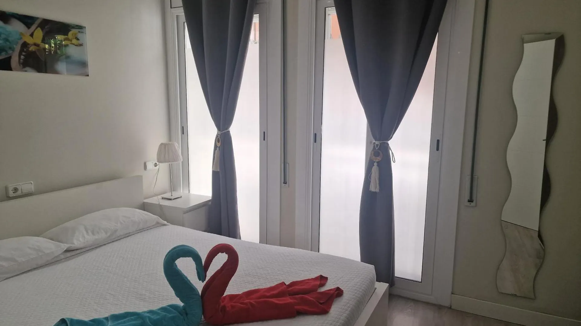 Barcelona, Apartamento De 2 Habitaciones. L'Hospitalet de Llobregat